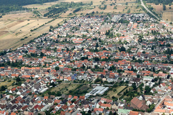 Vue aérienne de Du sud-est à le quartier Wiesental in Waghäusel dans le département Bade-Wurtemberg, Allemagne