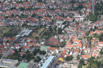 Vue aérienne de Saint Jodukos à le quartier Wiesental in Waghäusel dans le département Bade-Wurtemberg, Allemagne