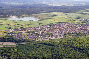 Vue oblique de De l'ouest à le quartier Forchheim in Rheinstetten dans le département Bade-Wurtemberg, Allemagne