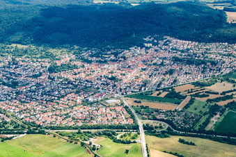 Vue aérienne de Vue de la ville depuis l'ouest à Nußloch dans le département Bade-Wurtemberg, Allemagne