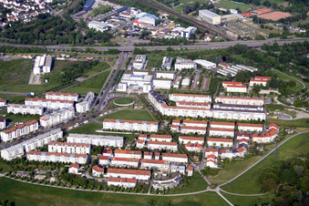 Vue aérienne de Sud à le quartier Oberreut in Karlsruhe dans le département Bade-Wurtemberg, Allemagne