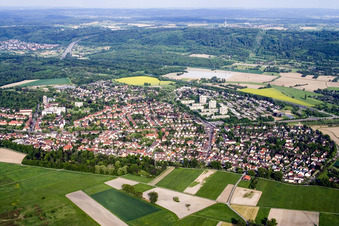 Vue aérienne de De l'ouest à le quartier Rüppurr in Karlsruhe dans le département Bade-Wurtemberg, Allemagne