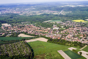 Vue aérienne de De l'ouest à le quartier Rüppurr in Karlsruhe dans le département Bade-Wurtemberg, Allemagne