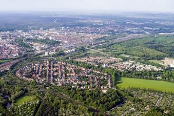 Vue aérienne de Du sud-ouest à le quartier Weiherfeld-Dammerstock in Karlsruhe dans le département Bade-Wurtemberg, Allemagne