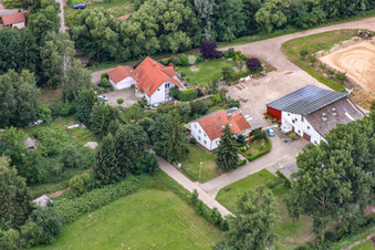 Vue oblique de Weberhof, moulin à laver à Billigheim-Ingenheim dans le département Rhénanie-Palatinat, Allemagne