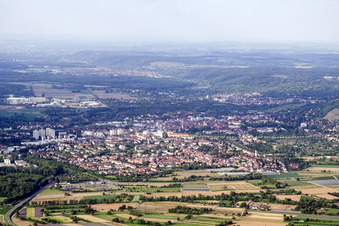 Vue aérienne de Du sud à le quartier Durlach in Karlsruhe dans le département Bade-Wurtemberg, Allemagne