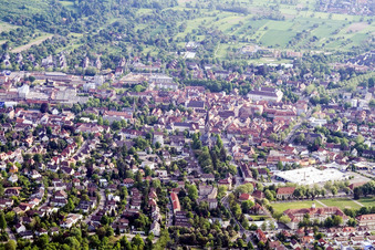 Vue aérienne de Centre-ville vu du nord à Ettlingen dans le département Bade-Wurtemberg, Allemagne