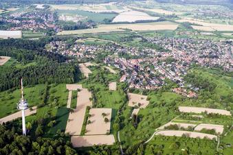 Vue aérienne de Hohenwettersbach à le quartier Grünwettersbach in Karlsruhe dans le département Bade-Wurtemberg, Allemagne
