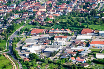 Vue aérienne de Parc industriel Siemensstraße, Benzstraße à le quartier Langensteinbach in Karlsbad dans le département Bade-Wurtemberg, Allemagne