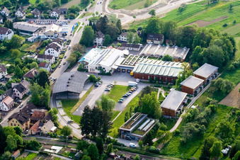 Vue aérienne de Zone industrielle Ploytext PT GmbH à le quartier Langensteinbach in Karlsbad dans le département Bade-Wurtemberg, Allemagne