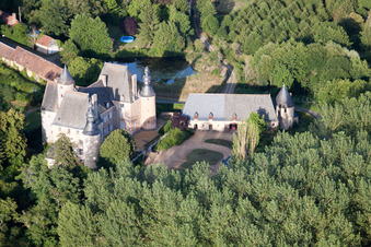 Semur-en-Vallon dans le département Sarthe, France d'un drone