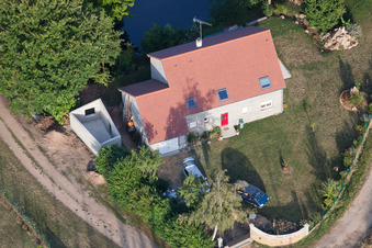 Semur-en-Vallon dans le département Sarthe, France depuis l'avion