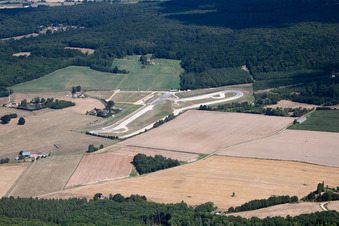 Vue aérienne de Lavaré dans le département Sarthe, France