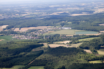 Vue oblique de Lavaré dans le département Sarthe, France