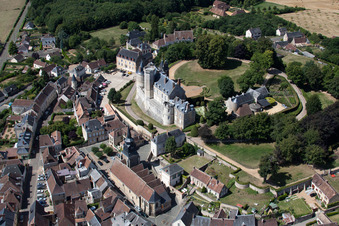 Vue aérienne de Complexe du château à Montmirail dans le département Sarthe, France
