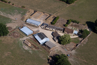 Vue aérienne de Lamnay dans le département Sarthe, France