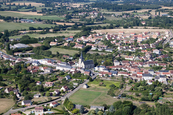 Lamnay dans le département Sarthe, France depuis l'avion