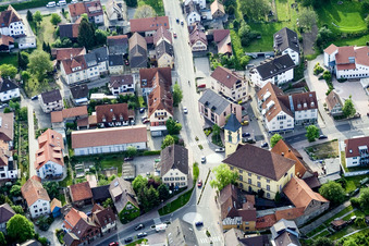 Vue aérienne de Rond-point à le quartier Langensteinbach in Karlsbad dans le département Bade-Wurtemberg, Allemagne