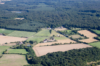 Enregistrement par drone de Semur-en-Vallon dans le département Sarthe, France