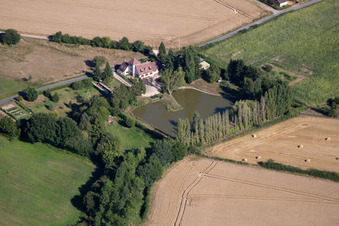 Semur-en-Vallon dans le département Sarthe, France d'un drone