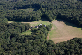 Semur-en-Vallon dans le département Sarthe, France hors des airs