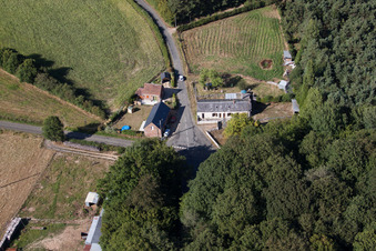 Semur-en-Vallon dans le département Sarthe, France depuis l'avion