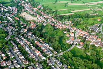 Vue aérienne de Quartier Auerbach in Karlsbad dans le département Bade-Wurtemberg, Allemagne