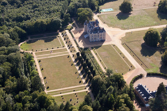 Le Domaine de la Pierre à Coudrecieux dans le département Sarthe, France vue du ciel