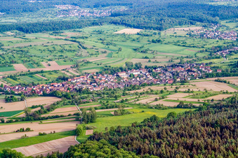 Vue aérienne de Du nord à le quartier Weiler in Keltern dans le département Bade-Wurtemberg, Allemagne