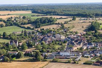 Vue d'oiseau de Coudrecieux dans le département Sarthe, France