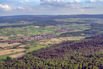 Vue aérienne de Du nord à le quartier Weiler in Keltern dans le département Bade-Wurtemberg, Allemagne