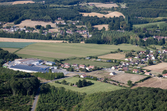 Métaseval à Semur-en-Vallon dans le département Sarthe, France depuis l'avion