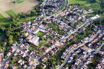 Vue aérienne de Brunnenstr à le quartier Weiler in Keltern dans le département Bade-Wurtemberg, Allemagne