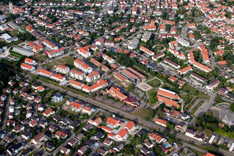 Vue aérienne de Musée de la briqueterie et hôtel de ville à Jockgrim dans le département Rhénanie-Palatinat, Allemagne