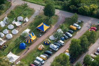 Vue aérienne de Fête médiévale à Jockgrim dans le département Rhénanie-Palatinat, Allemagne