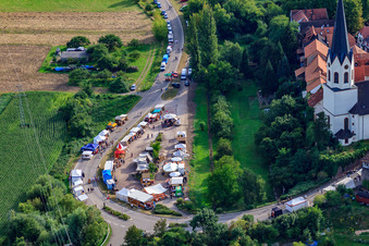 Vue aérienne de Fête médiévale à Jockgrim dans le département Rhénanie-Palatinat, Allemagne