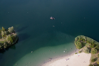 Vue aérienne de Zones riveraines du lido dans la zone de loisirs Johanneswiese au Baggersee à Jockgrim dans le département Rhénanie-Palatinat, Allemagne