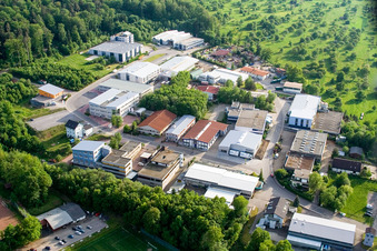 Vue aérienne de Parc industriel et commercial STRATEC Biomedical AG à le quartier Gräfenhausen in Birkenfeld dans le département Bade-Wurtemberg, Allemagne