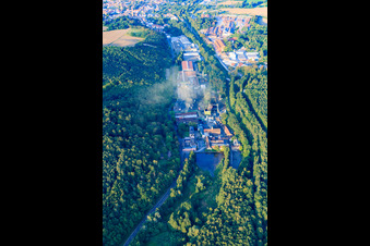 Vue aérienne de Fonderie de fer Gebr. Gienanth Eisenberg GmbH à Eisenberg dans le département Rhénanie-Palatinat, Allemagne