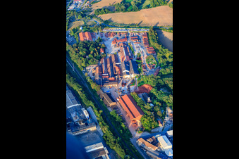 Vue aérienne de Tuileries F. v. Müller de Wienerberger GmbH Usine Eisenberg à Eisenberg dans le département Rhénanie-Palatinat, Allemagne