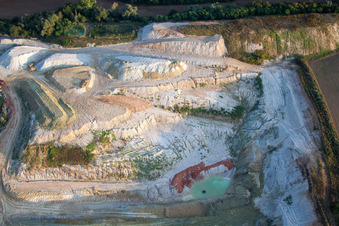 Photographie aérienne de Installations techniques de la briqueterie Poroton de Wienerberger GmbH (Palatinat) à Eisenberg dans le département Rhénanie-Palatinat, Allemagne