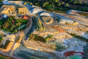 Vue aérienne de Sibelco Clay Pit Doris à Eisenberg dans le département Rhénanie-Palatinat, Allemagne