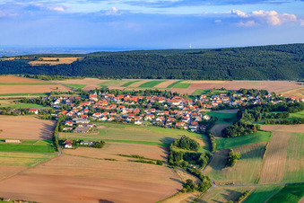 Vue aérienne de Vue de la ville depuis le nord à Tiefenthal dans le département Rhénanie-Palatinat, Allemagne