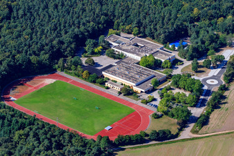 Photographie aérienne de École Römerbad, salle de sport et place Römerbad à Rheinzabern dans le département Rhénanie-Palatinat, Allemagne