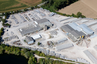 Photographie aérienne de Centrale de mélange de béton et de matériaux de construction de Finger Beton Kuhardt GmbH & Co. KG à Kuhardt dans le département Rhénanie-Palatinat, Allemagne
