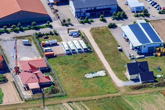 Vue aérienne de Opérateur de bus Henigin à Hatzenbühl dans le département Rhénanie-Palatinat, Allemagne