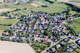 Vue aérienne de Vue sur le village à le quartier Querbach in Kehl dans le département Bade-Wurtemberg, Allemagne