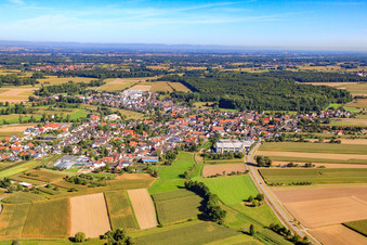 Vue aérienne de Vue de la ville depuis le sud à le quartier Bodersweier in Kehl dans le département Bade-Wurtemberg, Allemagne