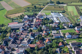 Vue aérienne de Vue sur le village à le quartier Bodersweier in Kehl dans le département Bade-Wurtemberg, Allemagne