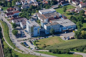 Vue aérienne de Locaux de l'usine du producteur de produits chimiques Klocke Pharma-Service à le quartier Urloffen in Appenweier dans le département Bade-Wurtemberg, Allemagne